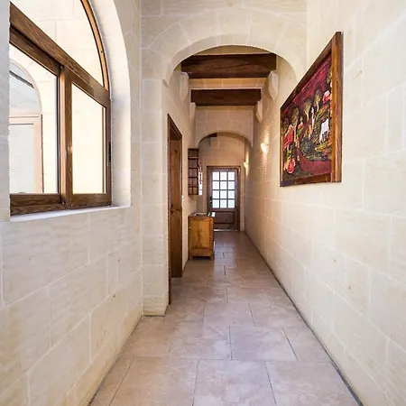 4 Bedroom With Private Pool Σπίτι διακοπών Għarb
