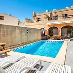 4 Bedroom With Private Pool *