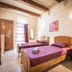4 Bedroom With Private Pool * Għarb