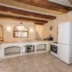 4 Bedroom With Private Pool Għarb