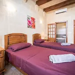 Дом отдыха 4 Bedroom With Private Pool *