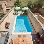 4 Bedroom With Private Pool *