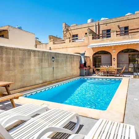 4 Bedroom With Private Pool *