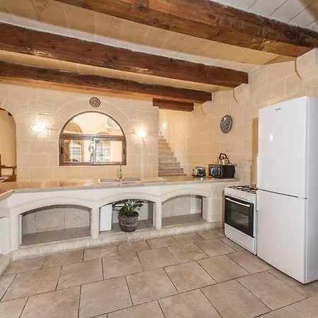 4 Bedroom With Private Pool Gharb (Gozo)