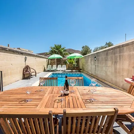 4 Bedroom With Private Pool