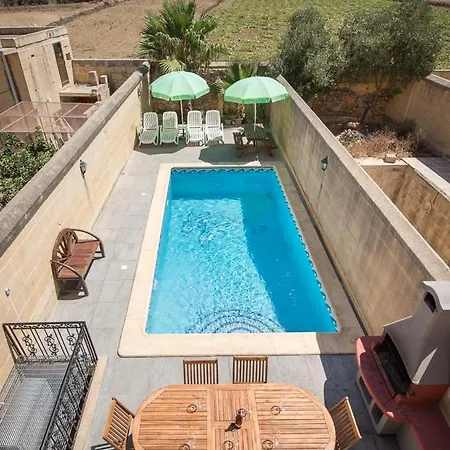 4 Bedroom With Private Pool *
