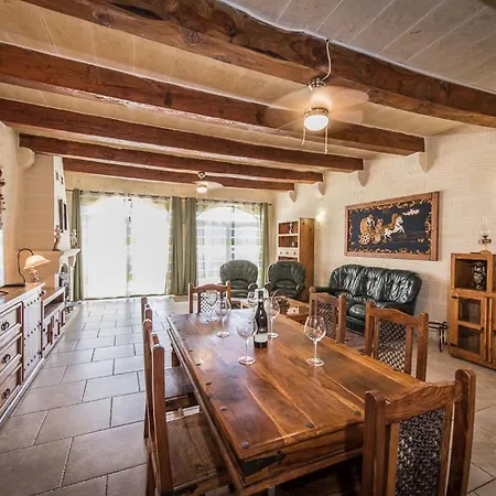 4 Bedroom With Private Pool